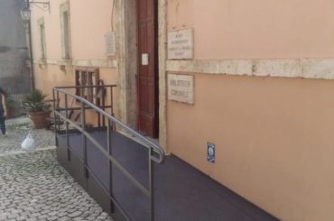 Mentana. Nuova pedana per disabili in Biblioteca Comunale