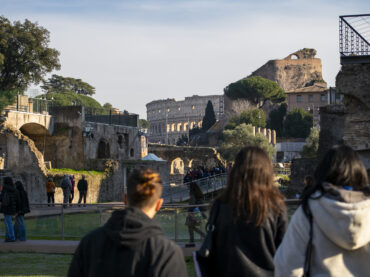 Progetti Scuola ABC: “Sulle tracce di Giulio Cesare” con Marco Lodoli, Cristoforo Gorno, Gian Marco D’Eusebi, Marco Wertmuller