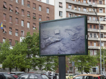 Piazza Tevere a Filo d’Acqua. Arte e Sostenibilità per ripensare la città, con l’opera site specific di Iginio De Luca